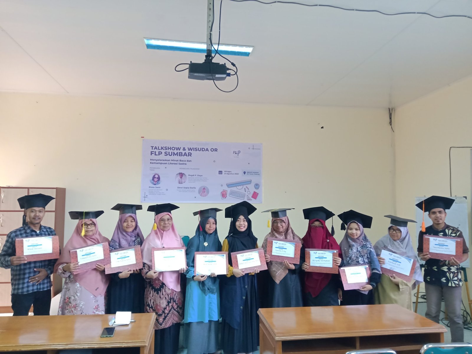 Wisuda Sekolah Menulis FLP Sumbar