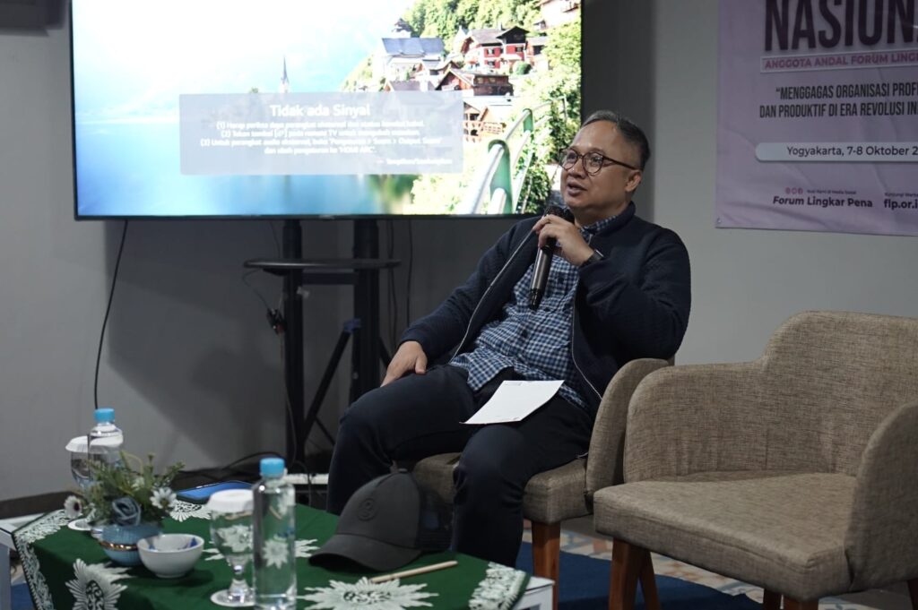 Diskusi dgn tema 3 tantangan penulis FLP bersama Dr. M. Irfan Hidayatullah