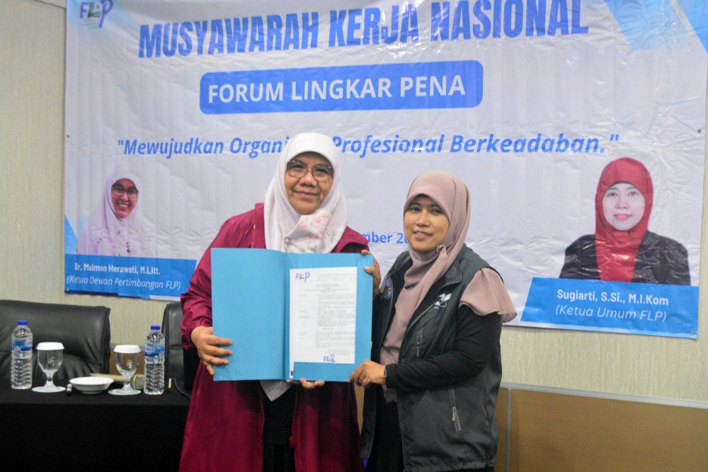 Penyerahan SK Ketua Umum FLP