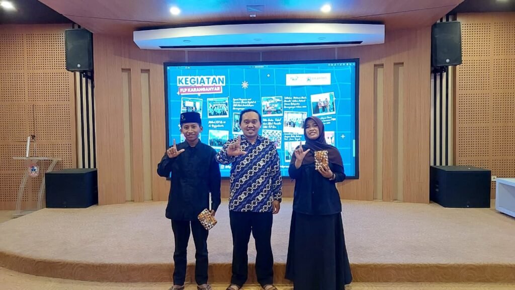 FLP Karanganyar Gelar Training Kepenulisan Dasar
