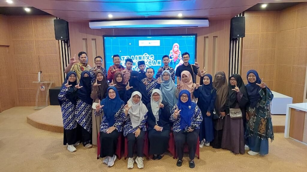 FLP Karanganyar Gelar Training Kepenulisan Dasar ke-8