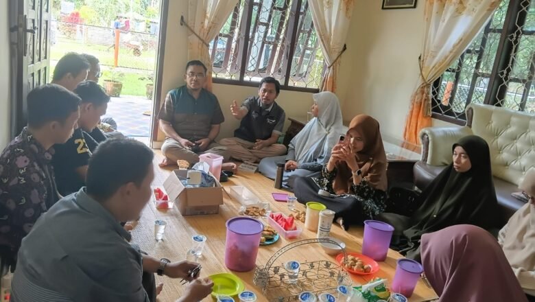 FLP Sumut Salurkan Tali Kasih untuk Anggota FLP Langkat Terdampak Banjir