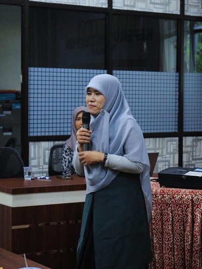 Nafi’ah al-Ma’rab memberikan motivasi pada Raker FLP Wilayah Yogyakarta