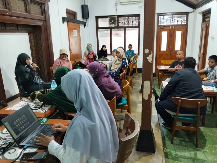 FLP Solo Gelar Halalbihalal dan Bincang Buku