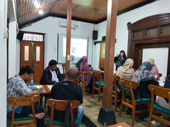 Halalbihalal dan Bincang Buku FLP Solo