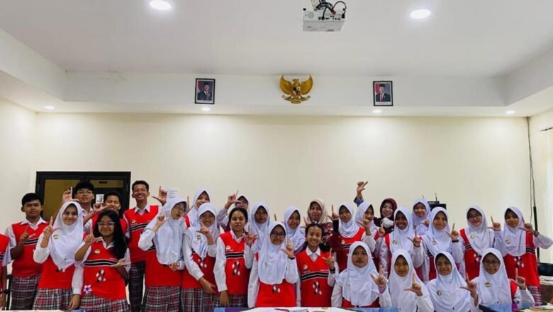 FLP Temanggung Goes to School: Belajar Mencintai Kata dengan Mengulas Karya