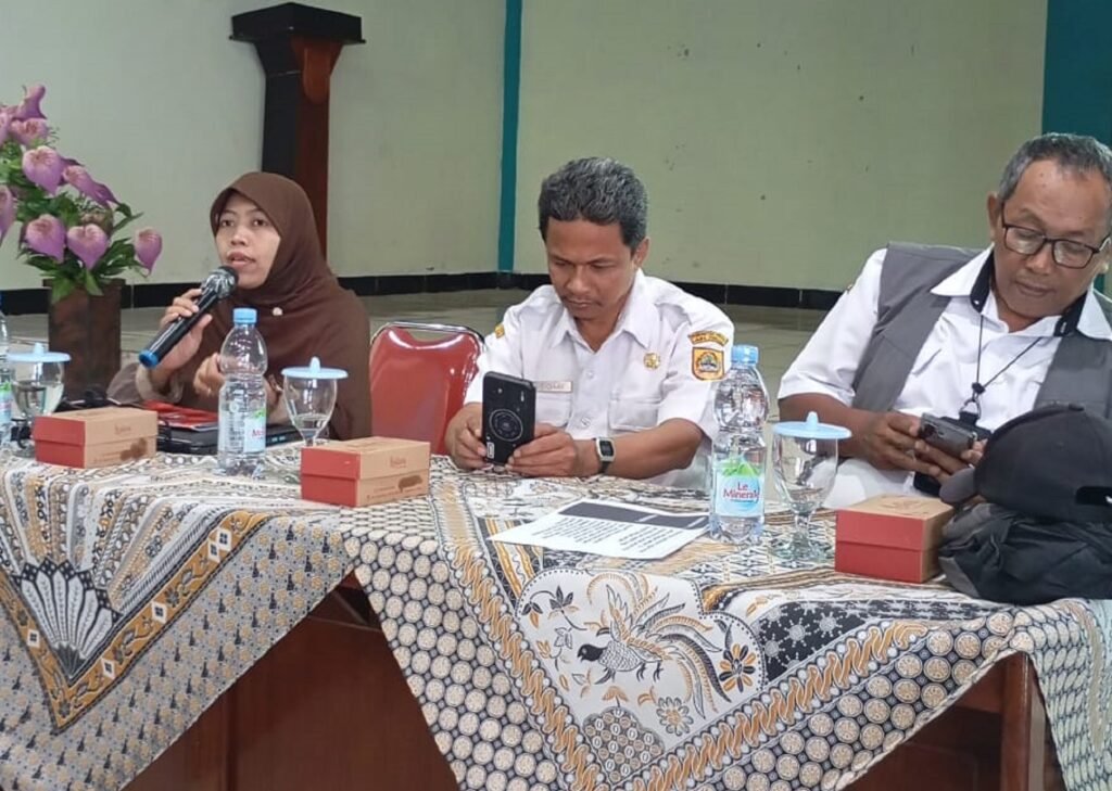 Menjadi Pembicara Bimtek, Ketua FLP Tegal Bagikan Tips Tembus Penerbit
