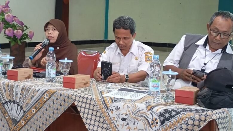 Menjadi Pembicara Bimtek, Ketua FLP Tegal Bagikan Tips Tembus Penerbit