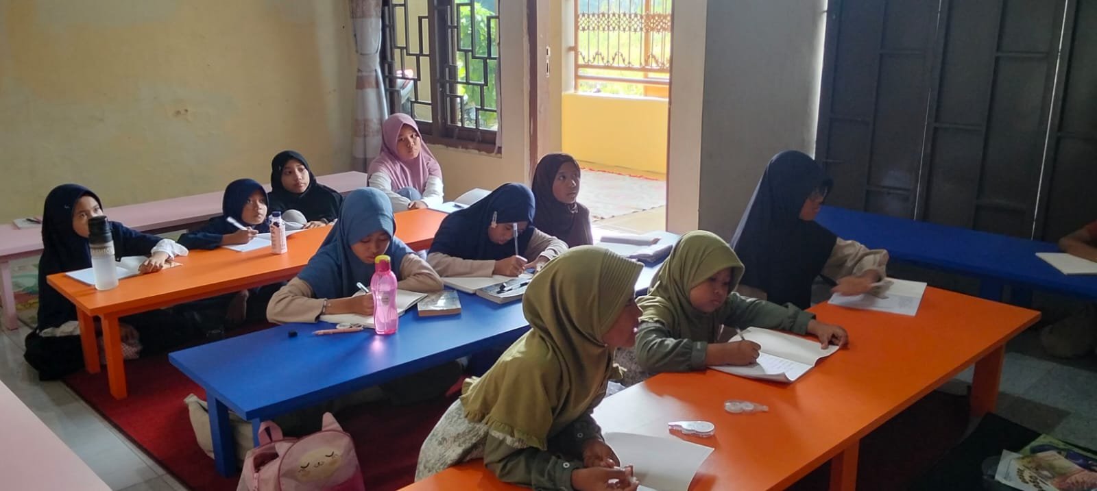 FLP Tegal latih menulis