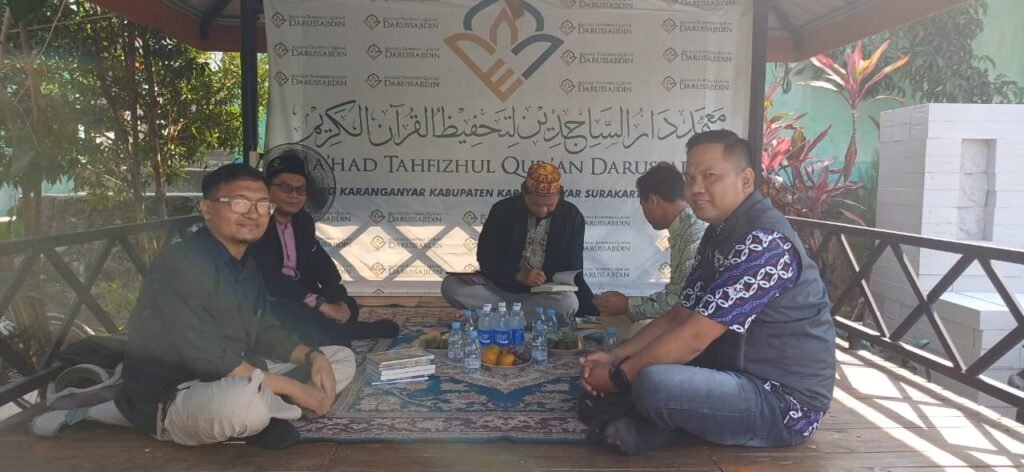 FLP Karanganyar dan Gol A Gong Gelar Pelatihan Menulis Kisah Inspiratif bagi Santri Pondok Pesantren Darussajidin