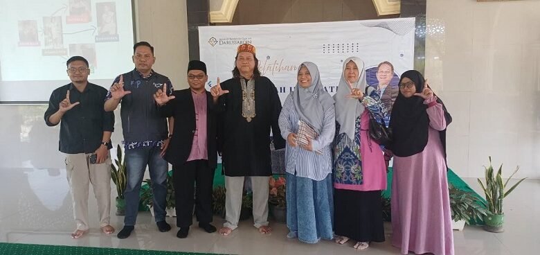 Gol A Gong dan FLP Karanganyar Gelar Pelatihan Menulis Kisah Inspiratif bagi Santri Pondok Pesantren Darussajidin