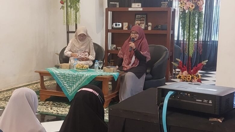 Tips Menulis Artikel, Afifah Afra: Akhiri dengan Denting Bukan Titik